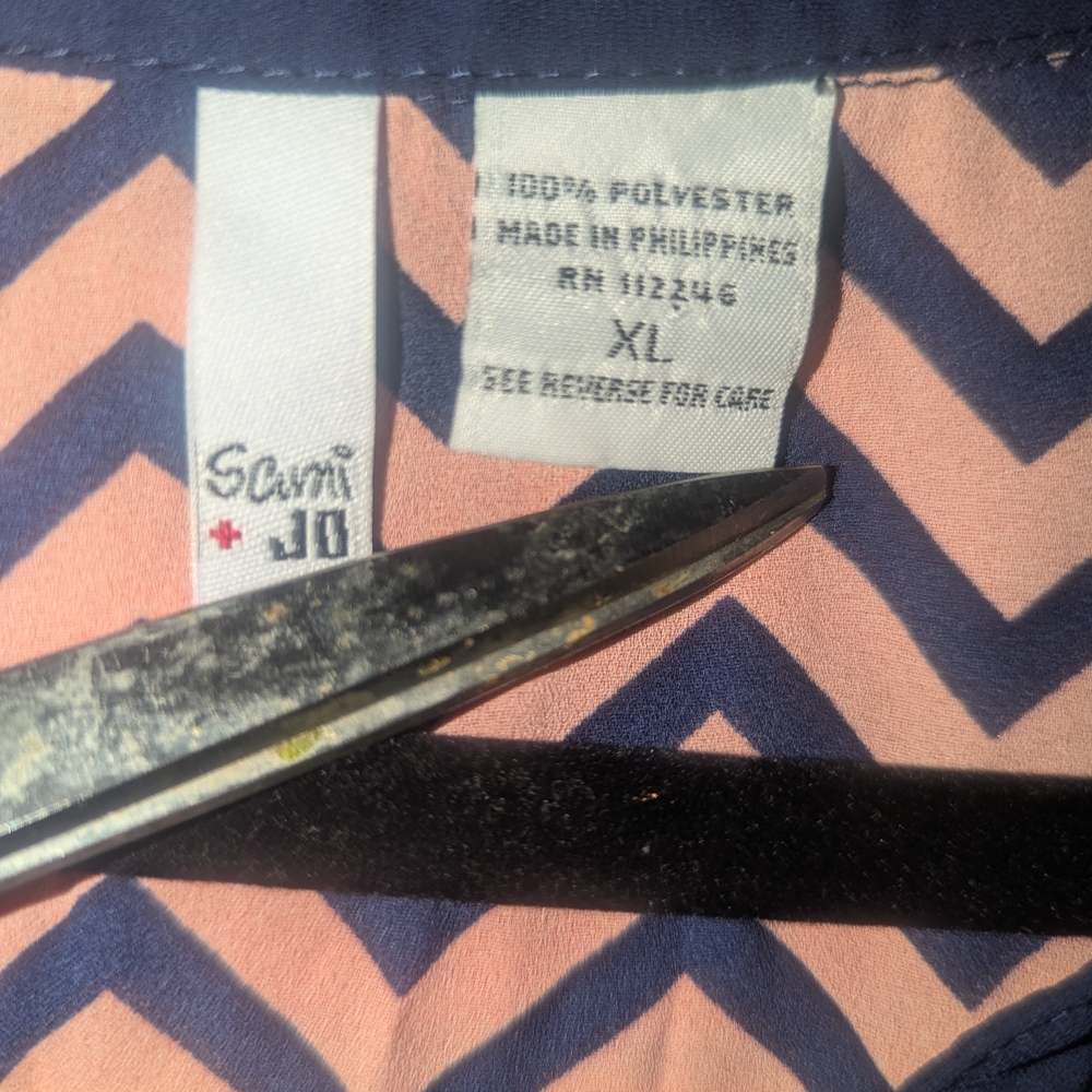 Size Xl Peach Navy Chevron Patterned V-Neck Blouse - image 3